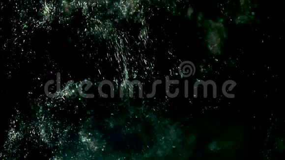 天然有机火花粒子在黑色背景上条纹闪烁粒子与波克慢动作视频的预览图