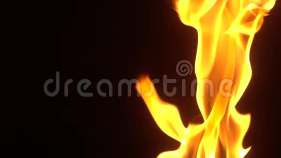 着火了在慢运动效应下火焰燃烧的特写视频的预览图
