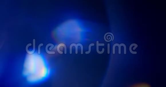 黑色背景下的一组蓝色复古灯光泄漏视频的预览图