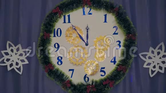幼儿园里的圣诞钟视频的预览图