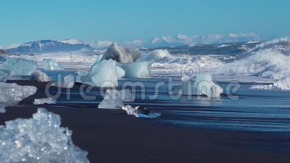 钻石海滩冰山阳光天气视频的预览图