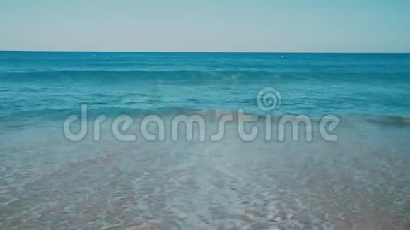 天堂度假海滩透明碧波视频的预览图
