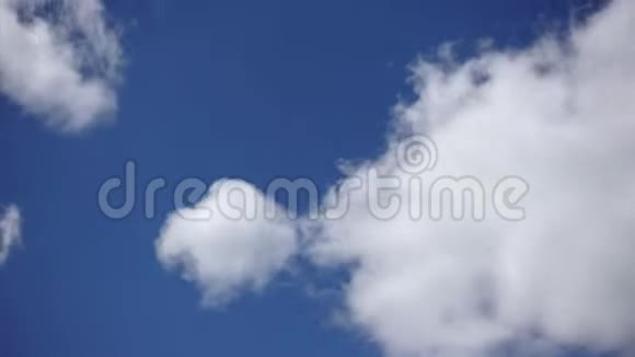 时过境迁晴朗晴朗的天空大气中的白色积云视频的预览图