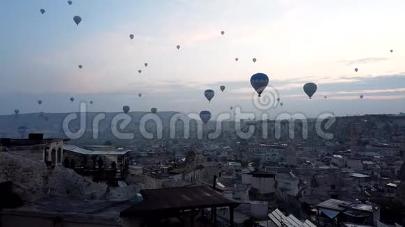 戈雷梅州卡帕多西亚上空热气球飞行时间的推移视频的预览图