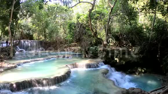 老挝琅勃拉邦的匡思瀑布级联视频的预览图
