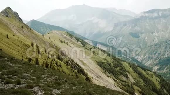 高山风光全景夏季高山山脉山峰视频的预览图