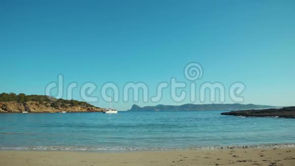 卡拉巴萨海滩伊比萨岛夏季视频的预览图