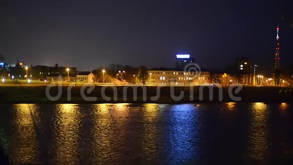 多加维尔市晚上视频的预览图