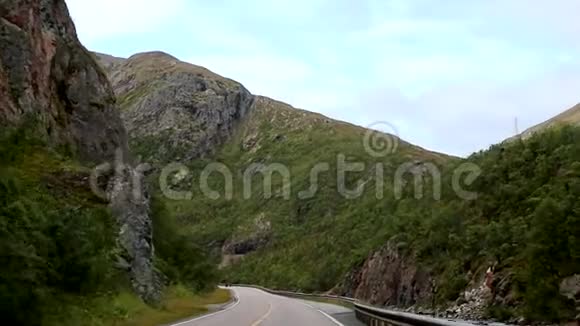 驾驶高山挪威夏季公路旅行视频的预览图