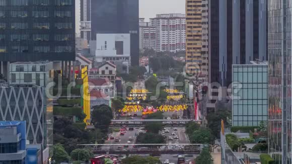 新加坡中心区的街道和城市交通由白天到晚上视频的预览图