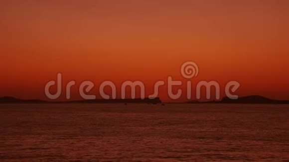 IbizaSanAntionio港日落后海面视频的预览图