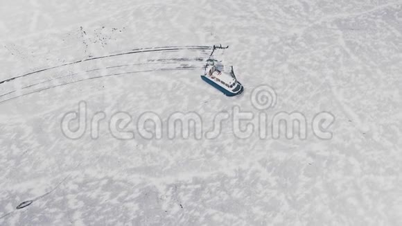 希夫斯船气垫船旅游娱乐在贝加尔湖浮动旁边的利vyanka视频的预览图