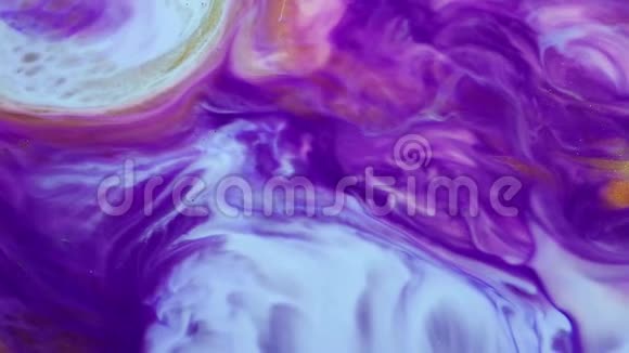 蓝色紫色和金色亚克力流动画运动混合了丰富多彩的背景流动液体油漆图案视频的预览图
