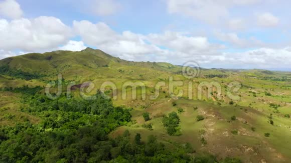 吕宋岛景观优美鸟瞰青山绿水视频的预览图