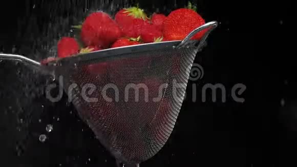 草莓维斯卡草莓水果上的水视频的预览图