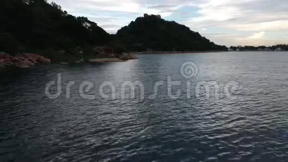 马拉维湖水景和青山视频的预览图