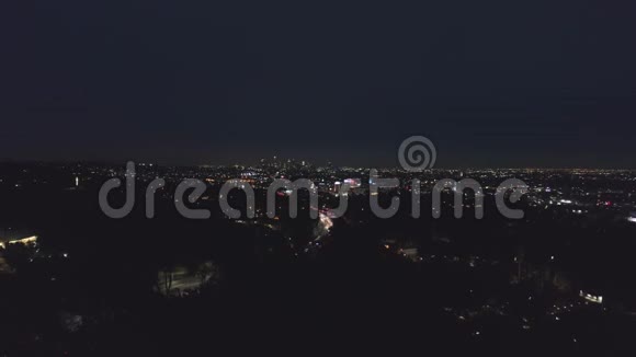 洛杉矶天空之夜加州美国鸟瞰图视频的预览图