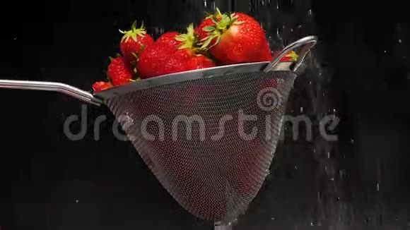 草莓法瑞嘉水果上的水视频的预览图