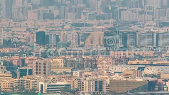 以典型的旧建筑和现代建筑时间推移鸟瞰Deira和迪拜溪视频的预览图
