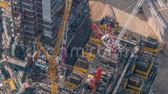 在迪拜城市建造新的现代摩天大楼时间流逝阿拉伯联合酋长国视频的预览图