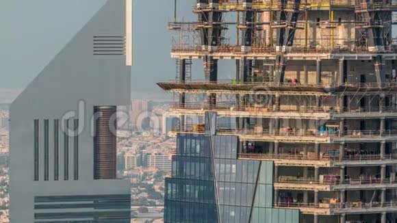 阿拉伯联合酋长国迪拜城市航空时代新现代摩天大楼的建造视频的预览图