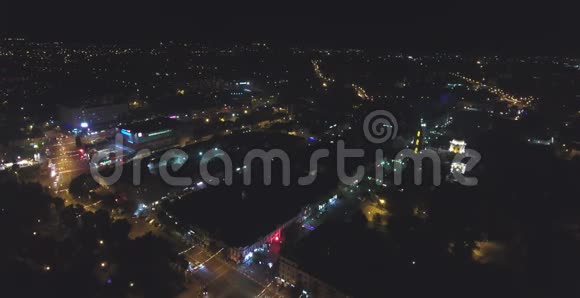 夜晚城市中心的空中视频灯光美丽视频的预览图
