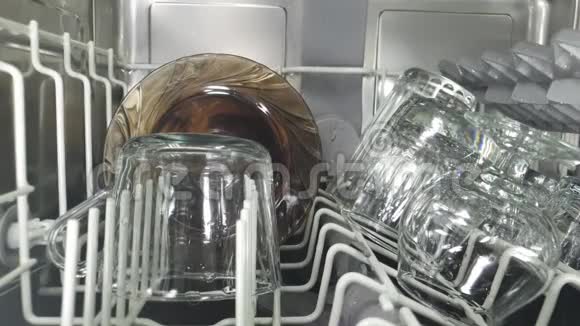 洗碗机内部的过程洗碗机内景视频的预览图