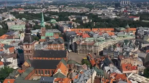 里加拉脱维亚五月2019年空中全景的历史城市中心里加由穹顶大教堂和里加城堡视频的预览图
