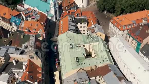 里加拉特维亚五月2019年空中无人机对里加老镇屋顶的看法视频的预览图