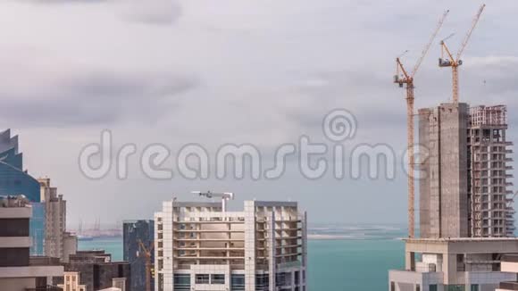 迪拜码头和JBR的现代建筑建筑工地空中时间在迪拜阿拉伯联合酋长国视频的预览图