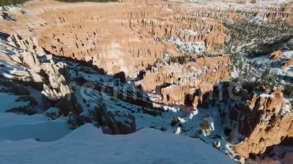 冬天阳光明媚的布莱斯峡谷美国犹他州视频的预览图