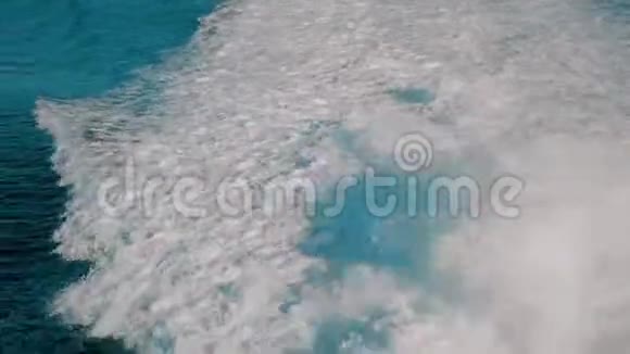 从火车轮船上留下的泡沫波视频的预览图
