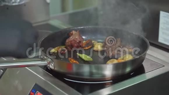 弗拉姆式烹饪视频的预览图