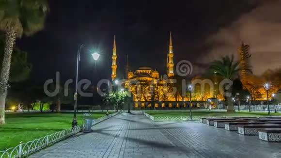 蓝色清真寺夜间超光速金色照明伊斯坦布尔视频的预览图
