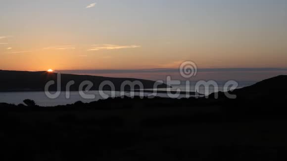 英国威尔士鱼卫港令人叹为观止的日落视频的预览图