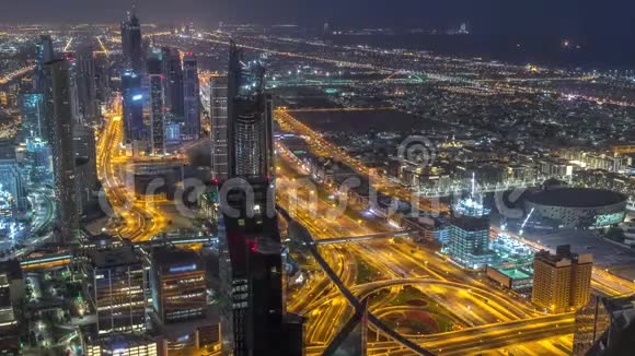 迪拜市中心天际线未来主义城市景观与许多摩天大楼和BurjKhalifa空中夜晚到白天视频的预览图