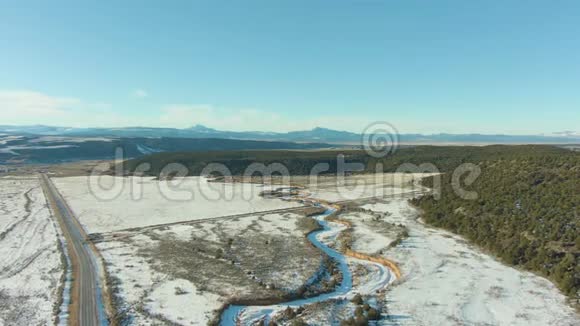 冬季迪克西国家森林美国犹他州鸟瞰图视频的预览图