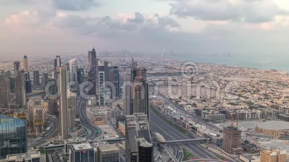 迪拜市中心天际线未来主义城市景观与许多摩天大楼和BurjKhalifa空中时间推移视频的预览图