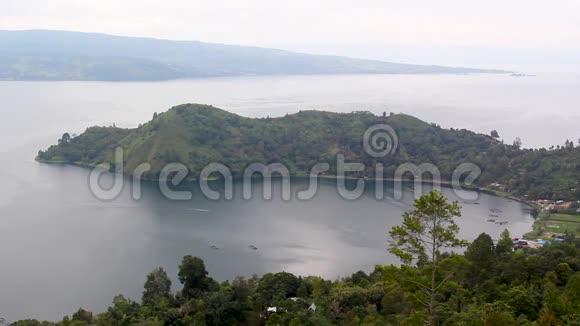 印度尼西亚苏门答腊北部的托巴火山口或达瑙托巴湖视频的预览图