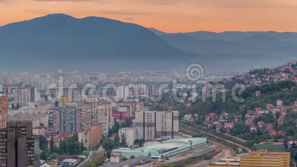 萨拉热窝市区南部的空中景色视频的预览图