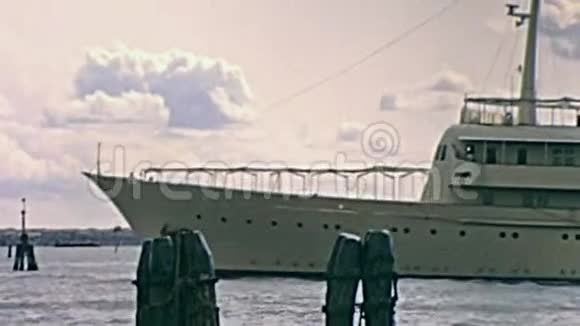 威尼斯的大汽船视频的预览图