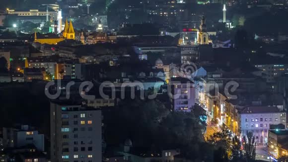 从空中可以看到萨拉热窝市历史上的夜晚时光视频的预览图