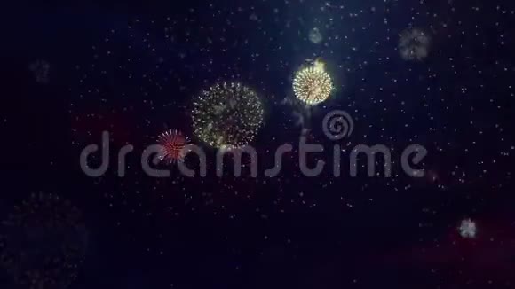 闪耀的烟花与发光的灯光在夜空烟花表演视频的预览图