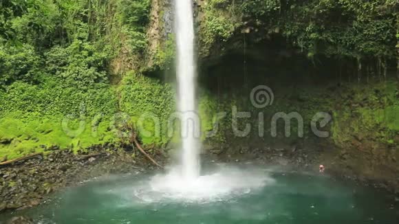 拉福图纳瀑布哥斯达黎加视频的预览图