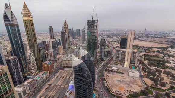 阿联酋迪拜SheikhZayed路和DIFC建筑的天际线昼夜间隔视频的预览图