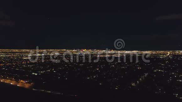 拉斯维加斯之夜美国内华达州鸟瞰图视频的预览图