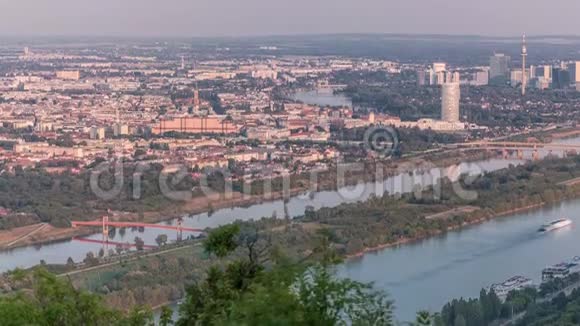 维也纳天线从多瑙河的观点利奥波德堡空中的时间间隔视频的预览图