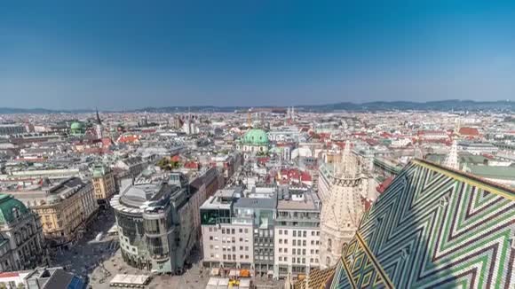 从圣斯蒂芬大教堂南塔俯瞰奥地利维也纳全景视频的预览图
