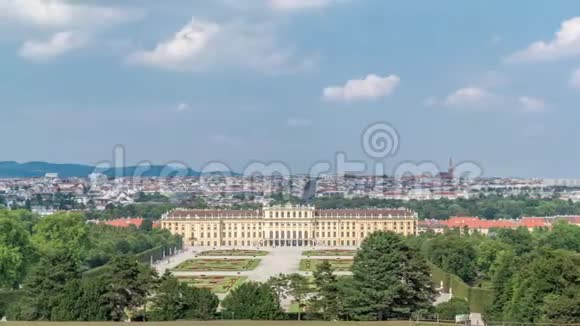 奥地利维也纳著名的星勃朗宫延时超垂与大公园美景视频的预览图
