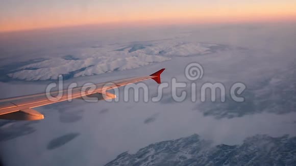 从高清飞机上看到的奇宾尼山视频的预览图